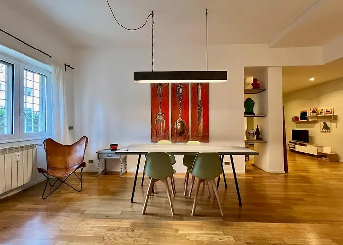 Stylish Apartment With Private Parking, Garden And Metro